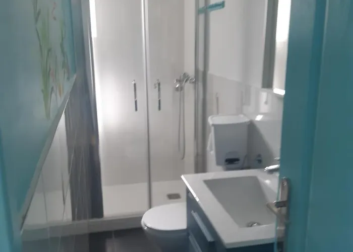 Apartment 10 Floor, 10 People, 10 Views *